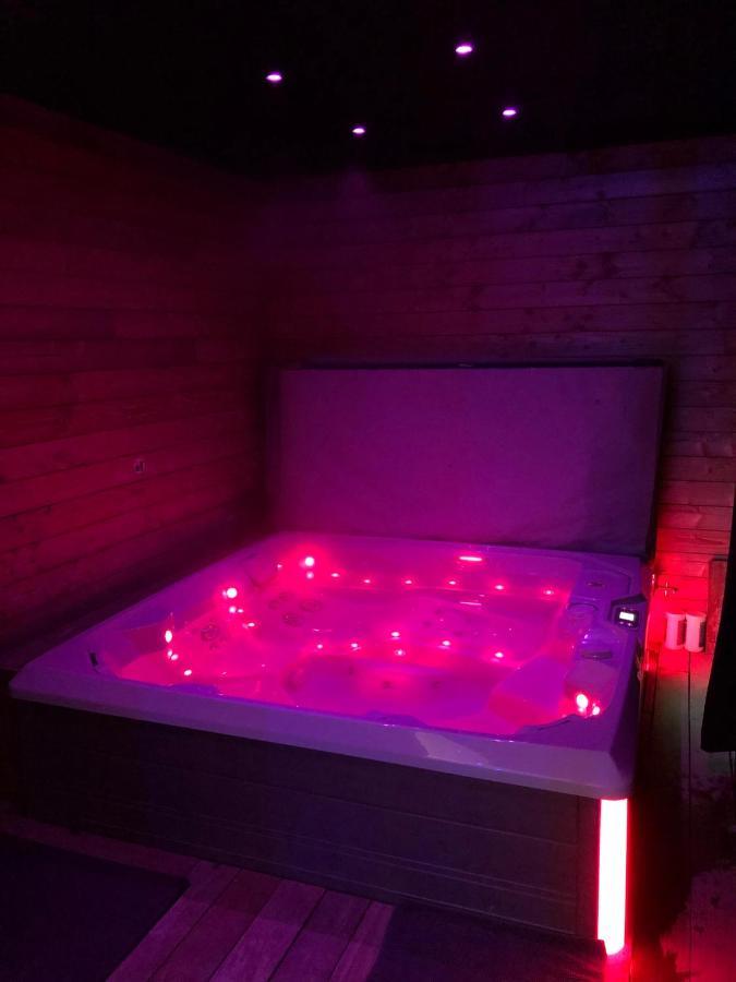 Loft Privatise Avec Spa Xxl Et Piscine Chauffee Bruz Exterior photo